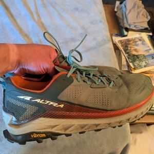 Altra Olympus 4